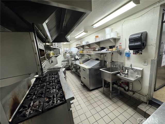 124 E Lincoln Ave, Orange CA: https://media.crmls.org/medias/dadba189-d7d8-45cc-a018-882a039ff694.jpg