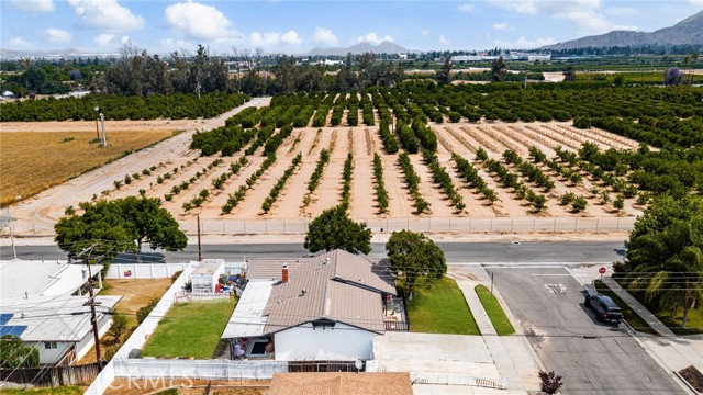 5015 Berryhill Place, Riverside CA: https://media.crmls.org/medias/dadc9b0a-7cc3-4782-905e-65ef887baf17.jpg