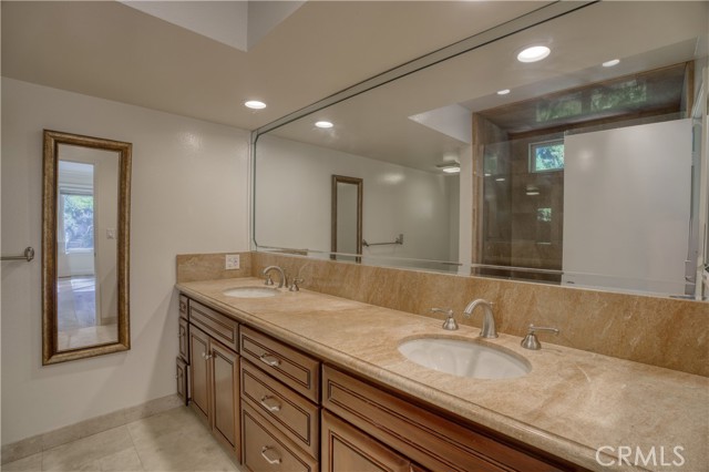 Detail Gallery Image 19 of 29 For 19946 Turnberry, Tarzana,  CA 91356 - 4 Beds | 2/1 Baths