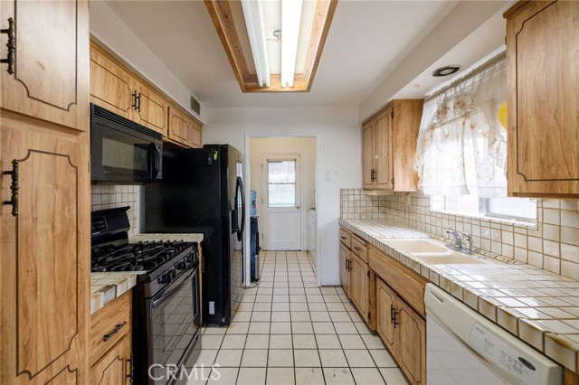 Detail Gallery Image 5 of 14 For 1839 N Taper Ave, San Pedro,  CA 90731 - 4 Beds | 2 Baths