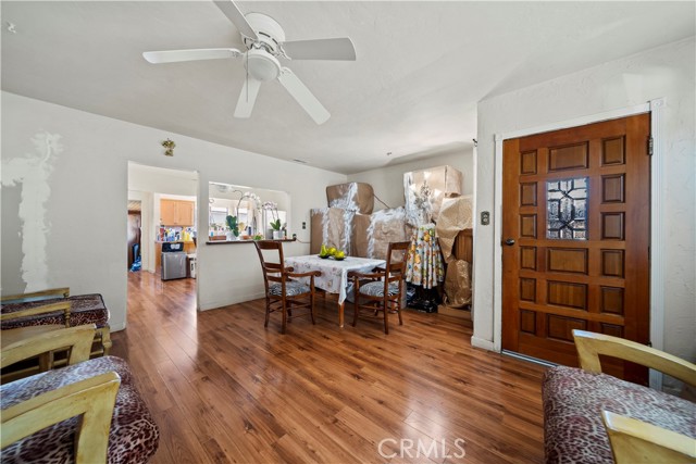 Detail Gallery Image 4 of 39 For 15625 La Mesa St, Sylmar,  CA 91342 - 2 Beds | 2 Baths
