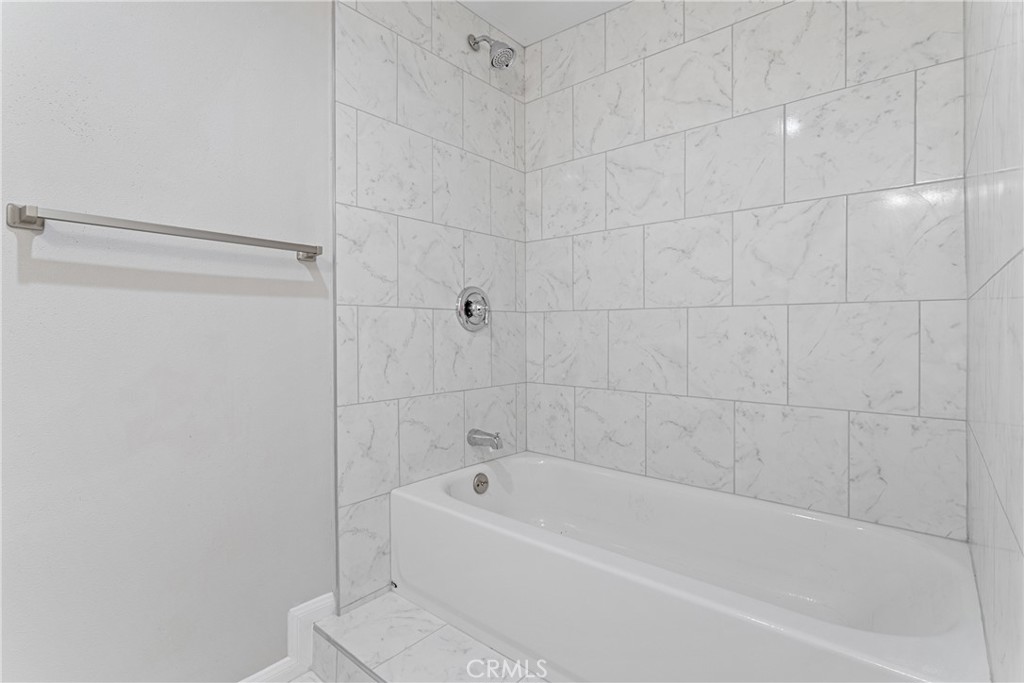 https://media.crmls.org/medias/dadedc84-a469-4211-94c4-f62992bdcfa8.jpg?preset=X-Large