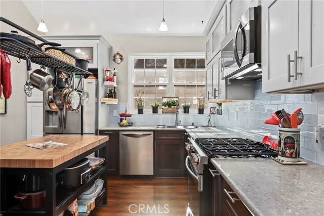 Detail Gallery Image 9 of 35 For 1655 Clark Ave #331,  Long Beach,  CA 90815 - 2 Beds | 2 Baths