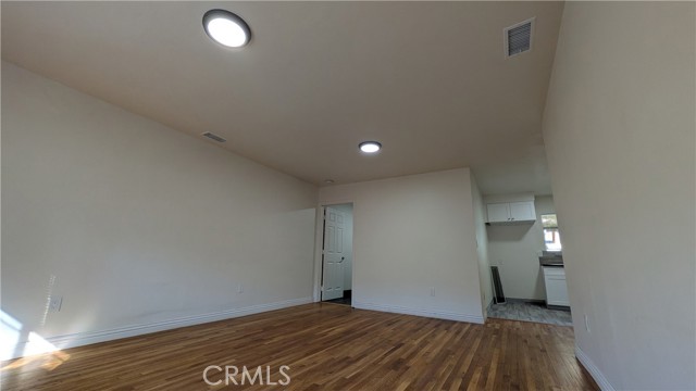 14233 Sylvan Street, Van Nuys (los Angeles), California 91401, 2 Bedrooms Bedrooms, ,2 BathroomsBathrooms,Residential Lease,For Rent,14233 Sylvan Street,CRSR25005083