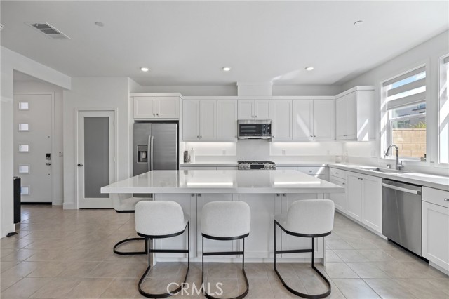 Detail Gallery Image 12 of 57 For 236 Yerba, Irvine,  CA 92618 - 4 Beds | 3/1 Baths