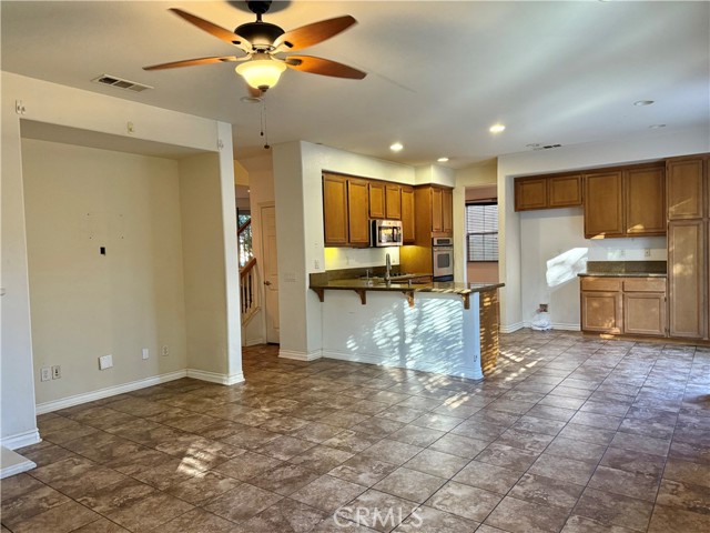 Detail Gallery Image 4 of 17 For 5632 Shady Dr, Corona,  CA 91752 - 5 Beds | 3 Baths