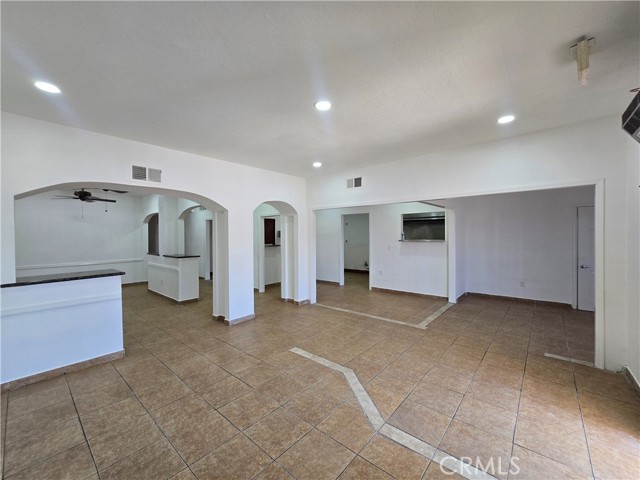 Image 8 of 39 For 1448 Blackstone Avenue