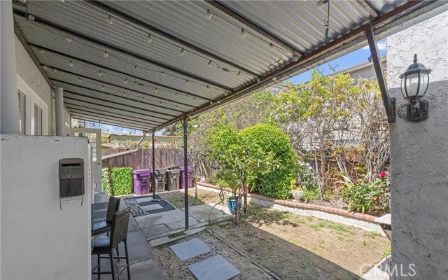 2513 E 11th Street, Long Beach CA: https://media.crmls.org/medias/dae2d304-5dd5-4b0d-a386-80fa4da74a5d.jpg