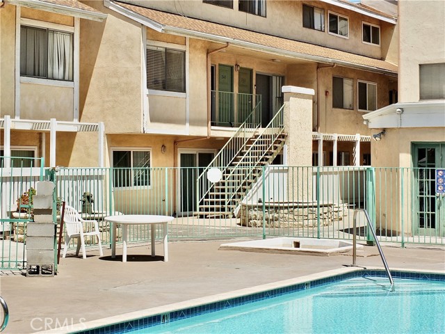 121 Sinclair Avenue, Glendale CA: https://media.crmls.org/medias/dae4d694-cab8-4ee5-a890-0a2eca8a05b1.jpg