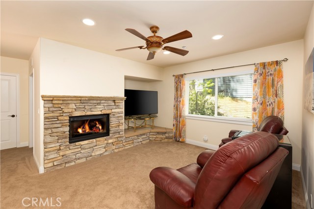 Detail Gallery Image 12 of 31 For 27376 Pinewood Dr, Lake Arrowhead,  CA 92352 - 4 Beds | 3/1 Baths