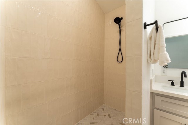 Detail Gallery Image 24 of 33 For 16122 San Fernando Mission Bld, Granada Hills,  CA 91344 - 5 Beds | 5 Baths