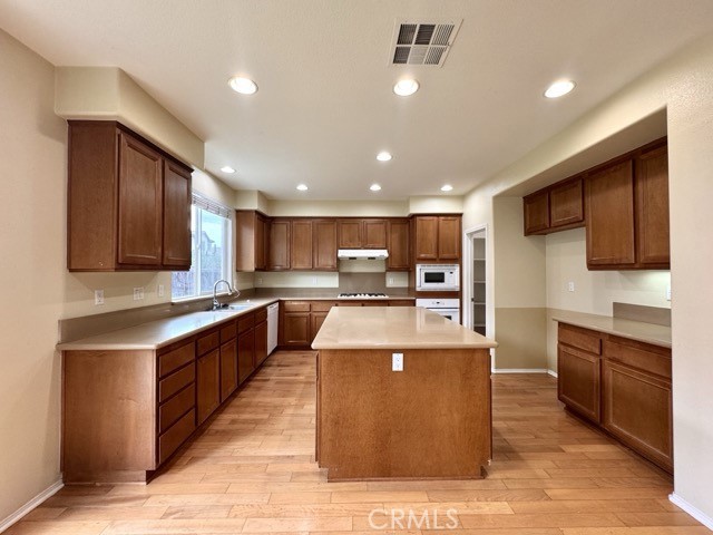 Detail Gallery Image 12 of 47 For 29675 Ski Ranch St, Murrieta,  CA 92563 - 5 Beds | 4 Baths