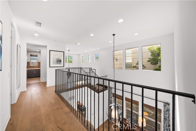 105 newall, Irvine CA: https://media.crmls.org/medias/dae5d3d2-ff6f-4d2d-bfc6-6a5291d6121e.jpg