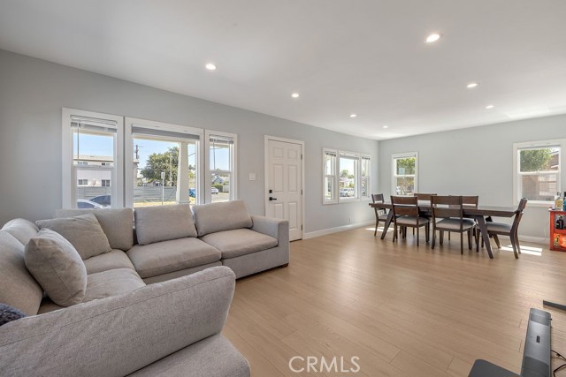 Detail Gallery Image 4 of 31 For 800 W 101 St, Los Angeles,  CA 90044 - 4 Beds | 2/1 Baths