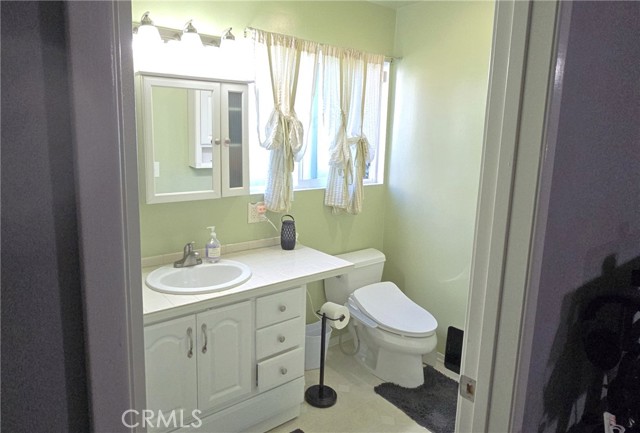 16701 Chatsworth Street, Granada Hills CA: https://media.crmls.org/medias/dae74290-c021-4b09-a304-531756bc3c5d.jpg