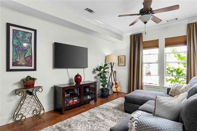 Detail Gallery Image 4 of 41 For 2227 Hutchinson St, Chico,  CA 95928 - 3 Beds | 2/1 Baths