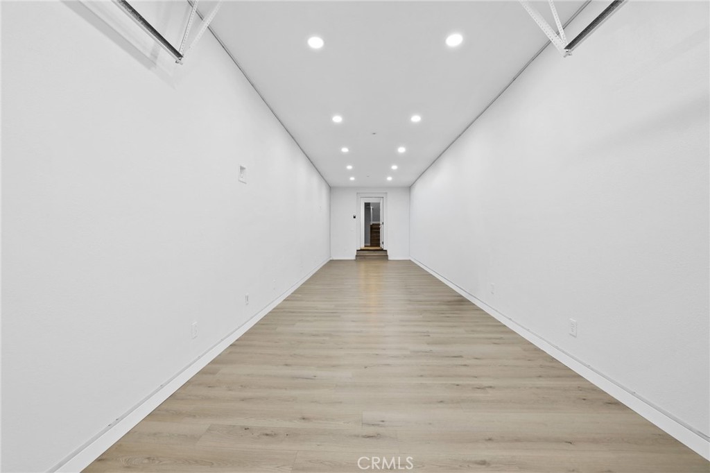 https://media.crmls.org/medias/dae8e6ab-0427-4bd9-ad14-25946f62e377.jpg?preset=X-Large