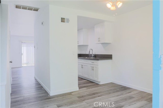 Detail Gallery Image 8 of 33 For 2709 S Baker St, Santa Ana,  CA 92707 - 2 Beds | 1/1 Baths