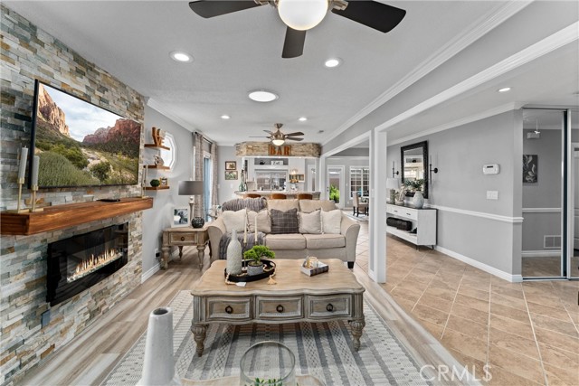 18516 Casandra Avenue, Cerritos CA: https://media.crmls.org/medias/daea9cf0-7b49-497d-a48b-a2ffcfbd163e.jpg