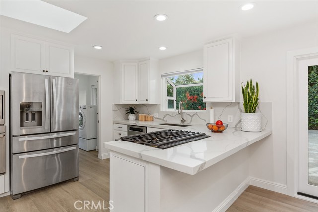 Detail Gallery Image 12 of 33 For 1072 Charwood Ln, North Tustin,  CA 92705 - 4 Beds | 2/2 Baths