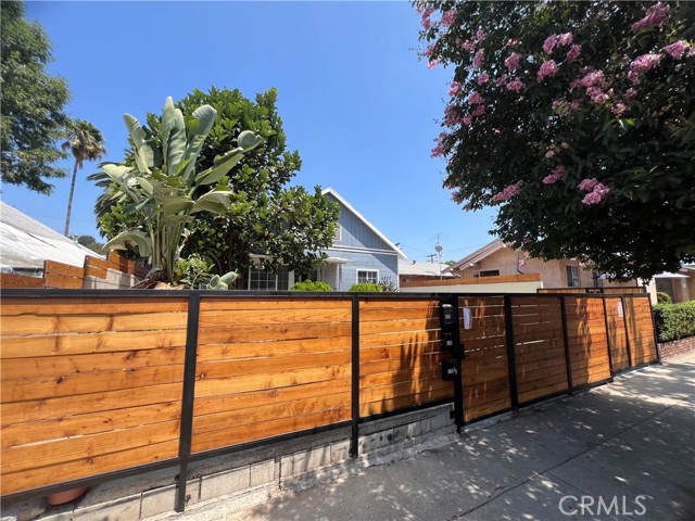 5921 York Boulevard, Los Angeles CA: https://media.crmls.org/medias/daec4a43-40d3-48e7-978a-79a1e528683e.jpg
