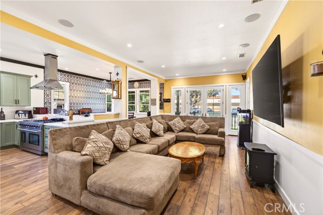 Detail Gallery Image 6 of 27 For 10901 Chestnut St, Los Alamitos,  CA 90720 - 4 Beds | 2 Baths