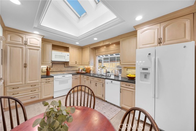 11772 Pine Street, Los Alamitos CA: https://media.crmls.org/medias/daed1052-a73a-4143-bfe4-026ad2ec4433.jpg