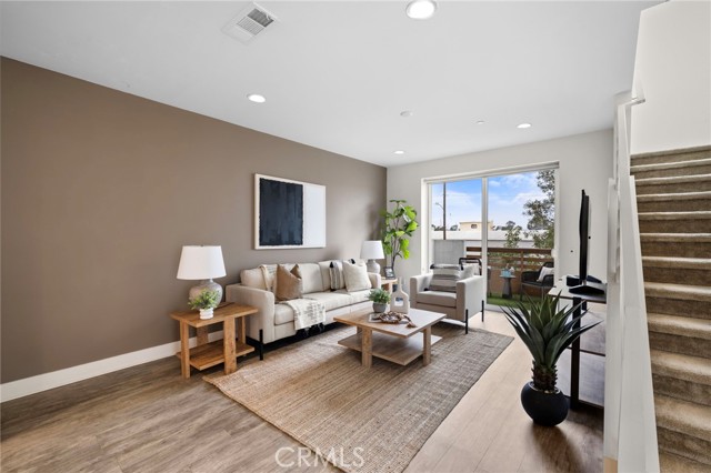 Detail Gallery Image 16 of 50 For 645 W 17th St, Costa Mesa,  CA 92627 - 3 Beds | 2/2 Baths
