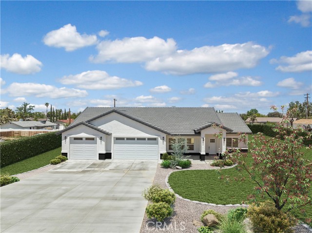 Detail Gallery Image 1 of 47 For 20664 Nisqually Rd, Apple Valley,  CA 92308 - 3 Beds | 2 Baths