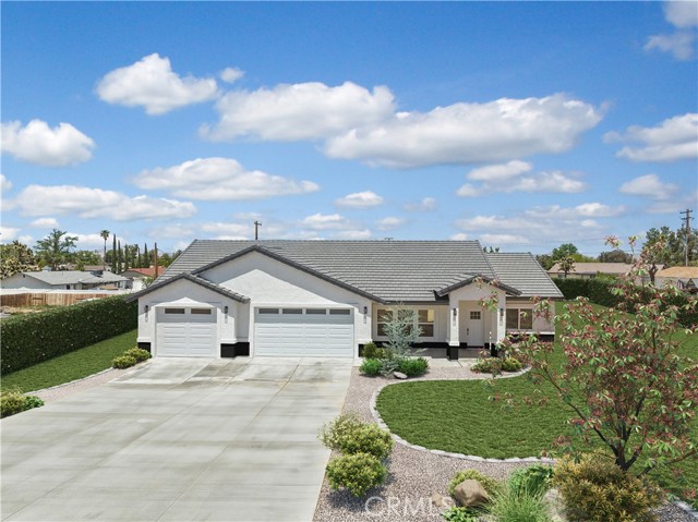 Detail Gallery Image 1 of 47 For 20664 Nisqually Rd, Apple Valley,  CA 92308 - 3 Beds | 2 Baths