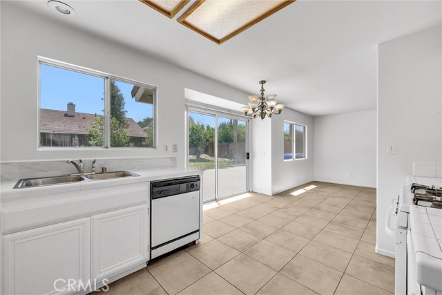 1841 Curtis Street, Loma Linda CA: https://media.crmls.org/medias/daee849b-f3f6-410a-81e3-8707c4321c20.jpg