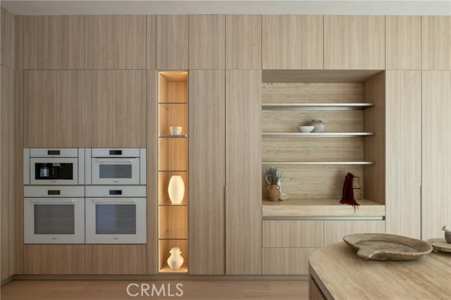 17177 Adlon Road, Encino CA: https://media.crmls.org/medias/daeeeb16-1845-4e01-b9a7-618b6ea556d3.jpg
