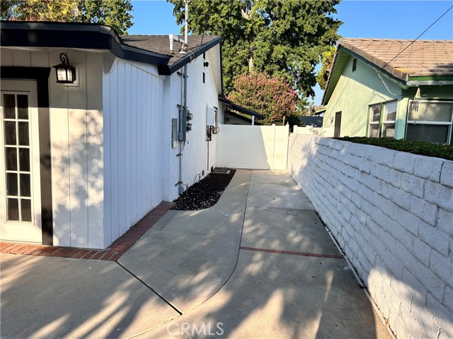 8541 Belmar Avenue, Northridge CA: https://media.crmls.org/medias/daeef8b6-1281-4be4-8598-f9cae1a5fbbc.jpg