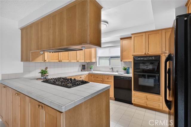 Detail Gallery Image 9 of 46 For 2355 W 235th Pl, Torrance,  CA 90501 - 5 Beds | 3 Baths