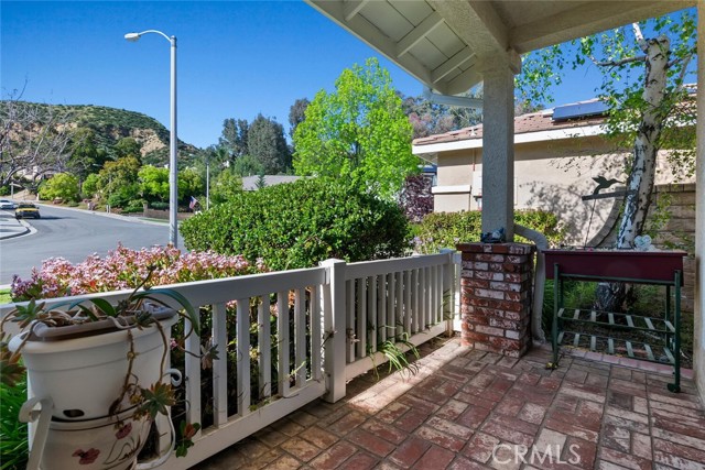 Detail Gallery Image 3 of 37 For 30385 Falls Dr, Castaic,  CA 91384 - 3 Beds | 2 Baths