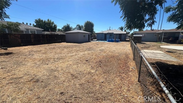 320 E Acacia Avenue, Hemet CA: https://media.crmls.org/medias/daef344e-2d22-4438-a4bf-0b61ab63ae02.jpg
