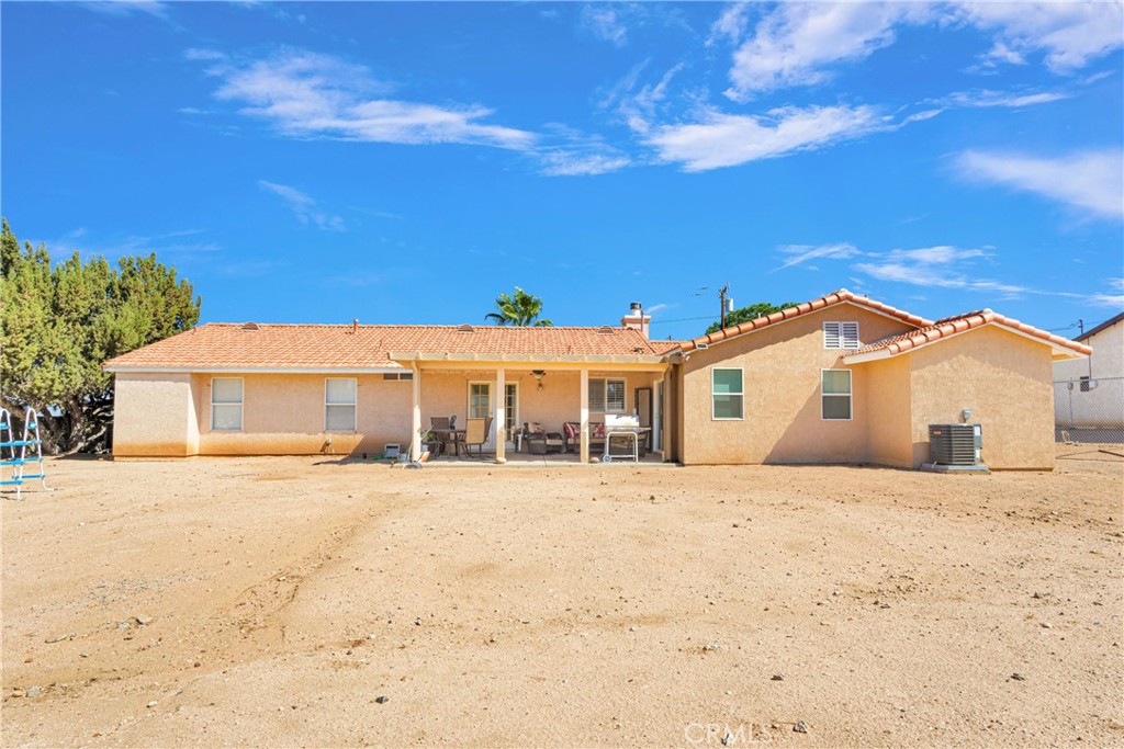 https://media.crmls.org/medias/daef6164-0ab3-42df-b290-5db3c53996d6.jpg?preset=X-Large