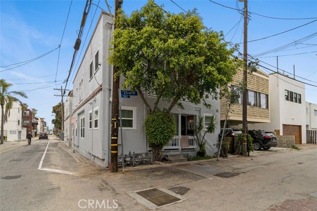 12 1/2 25th Place, Venice CA: https://media.crmls.org/medias/daefad77-22b3-48bd-a117-7622fce69f94.jpg