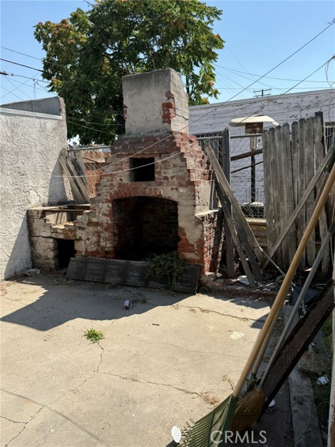 1229 E 89th Street, Los Angeles CA: https://media.crmls.org/medias/daf06468-aa67-487a-9d37-ae52d022dc0f.jpg