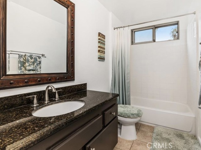 22152 Caminito Amor, Laguna Hills CA: https://media.crmls.org/medias/daf1700c-fb1a-4853-b128-70a26c57f152.jpg