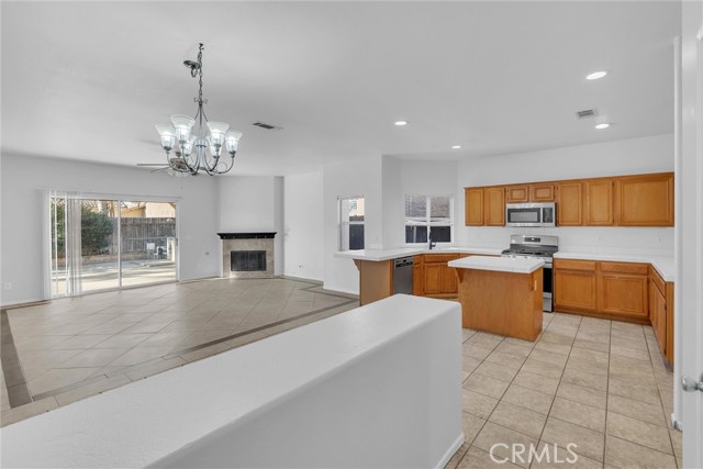 Detail Gallery Image 4 of 55 For 3901 Vicksburg Ct, Hemet,  CA 92545 - 5 Beds | 3 Baths