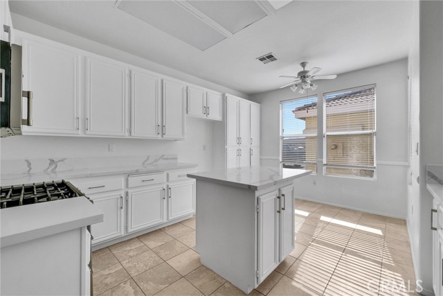 11110 Sandy Lane, Apple Valley CA: https://media.crmls.org/medias/daf208da-a3d9-41ba-9057-51d161261a06.jpg