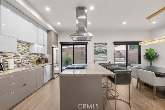 Detail Gallery Image 11 of 37 For 18703 Redwing St, Tarzana,  CA 91356 - 3 Beds | 2/1 Baths