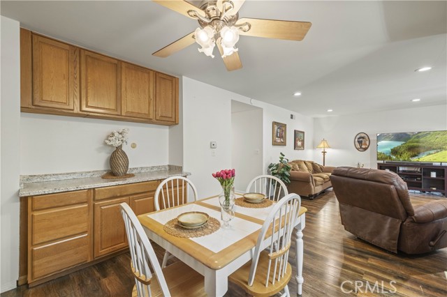 Detail Gallery Image 14 of 57 For 26817 Oak Branch Cir, Newhall,  CA 91321 - 2 Beds | 2 Baths