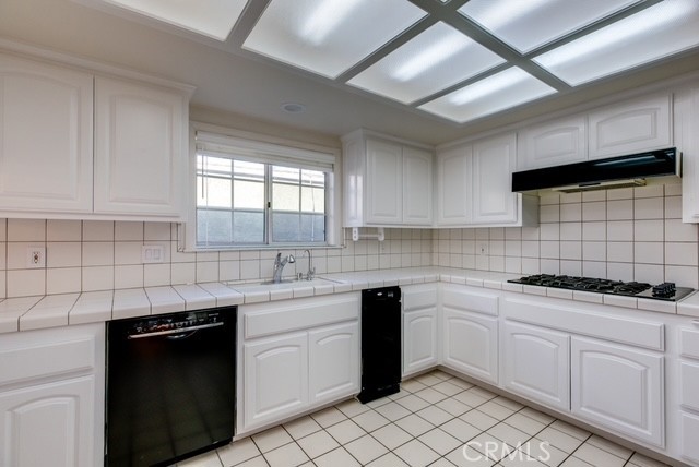 645 Longfellow Avenue, Hermosa Beach CA: https://media.crmls.org/medias/daf2458b-81ad-4525-814f-886fd2bb8d74.jpg