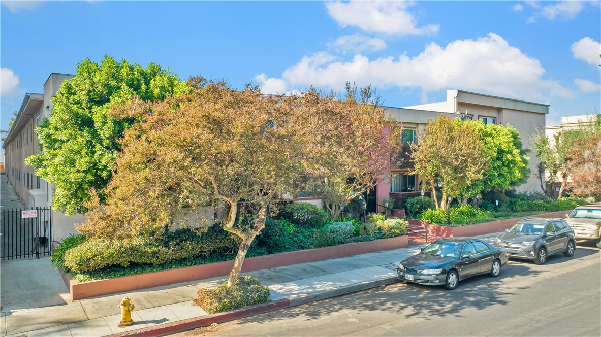 Detail Gallery Image 16 of 24 For 5349 Newcastle Ave #62,  Encino,  CA 91316 - 2 Beds | 2 Baths