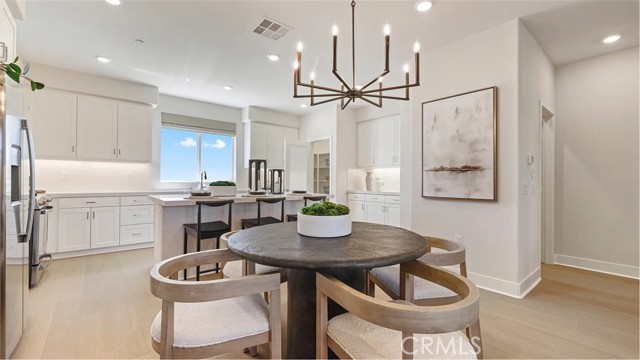 Detail Gallery Image 6 of 28 For 1750 E Park St #20,  Anaheim,  CA 92805 - 3 Beds | 2/1 Baths