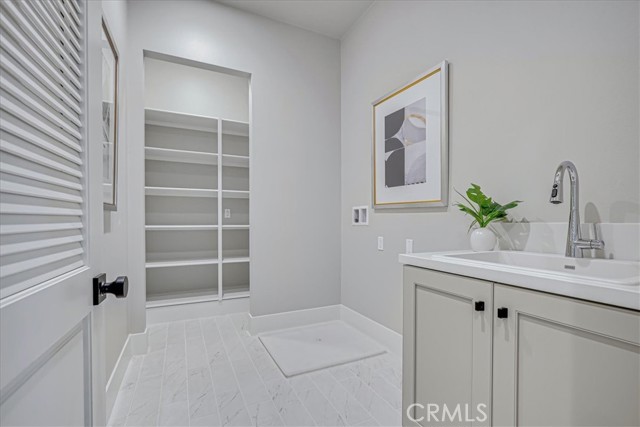 100 Bozeman, Irvine CA: https://media.crmls.org/medias/daf3b120-1800-4d58-9cfa-1385550b858b.jpg