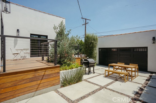 5142 Brynhurst Avenue, Los Angeles CA: https://media.crmls.org/medias/daf3fa84-1330-4f69-bd58-85d5b02e23d0.jpg