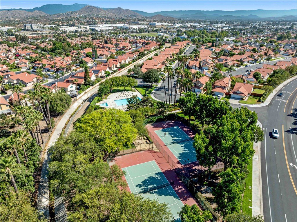 https://media.crmls.org/medias/daf53a25-2a46-4791-8051-644b8b53b046.jpg?preset=X-Large